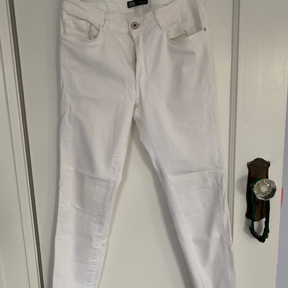 Zara white jeans. Size 10 (euro 42)